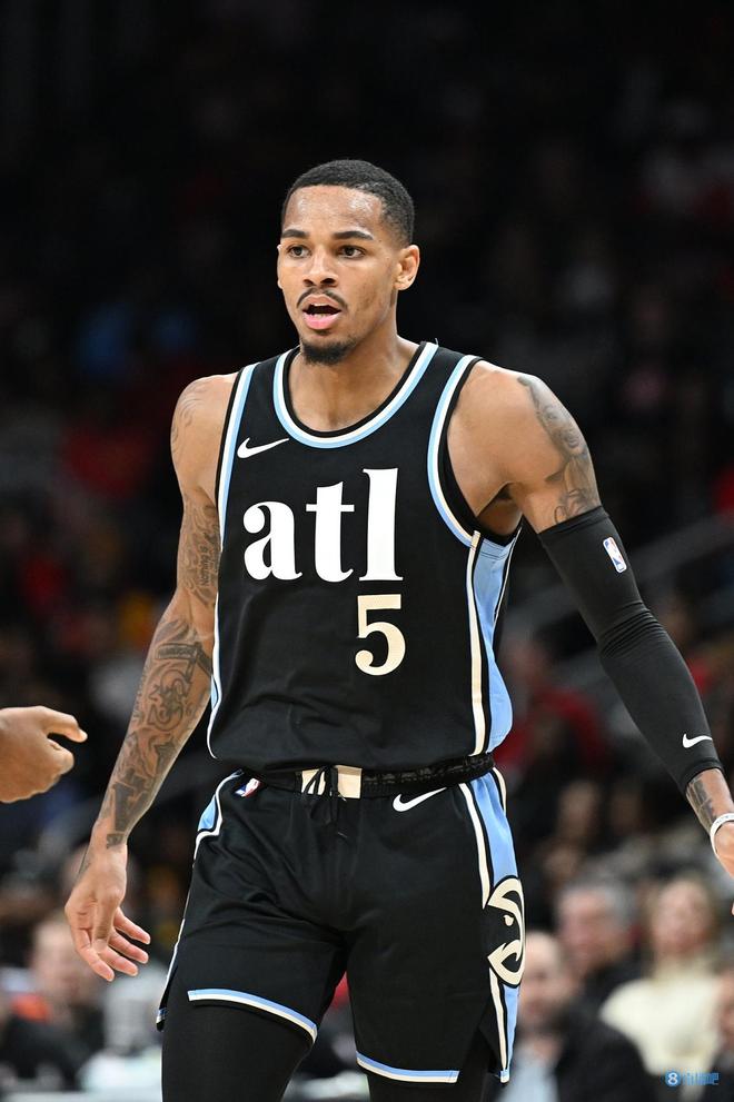 着运动员们 着运动员们