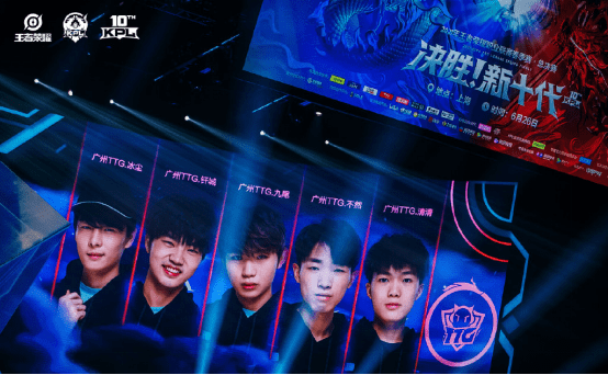 雄鹿的四外 雄鹿的四外