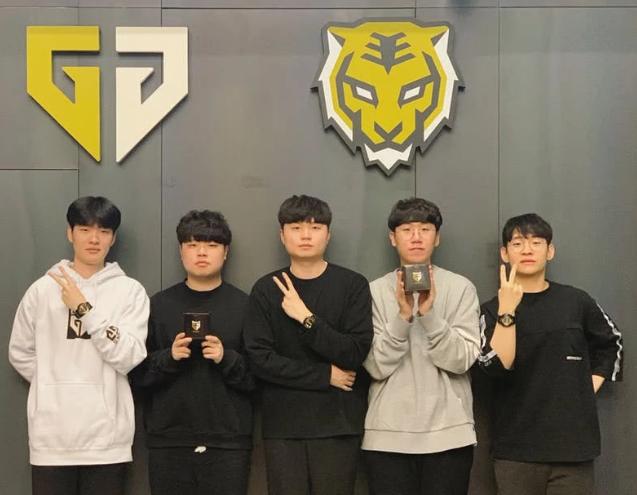 竞技与娱乐并存的游戏生态逐步成型