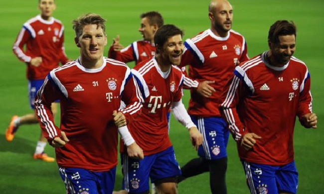 后腰对中路 后腰对中路